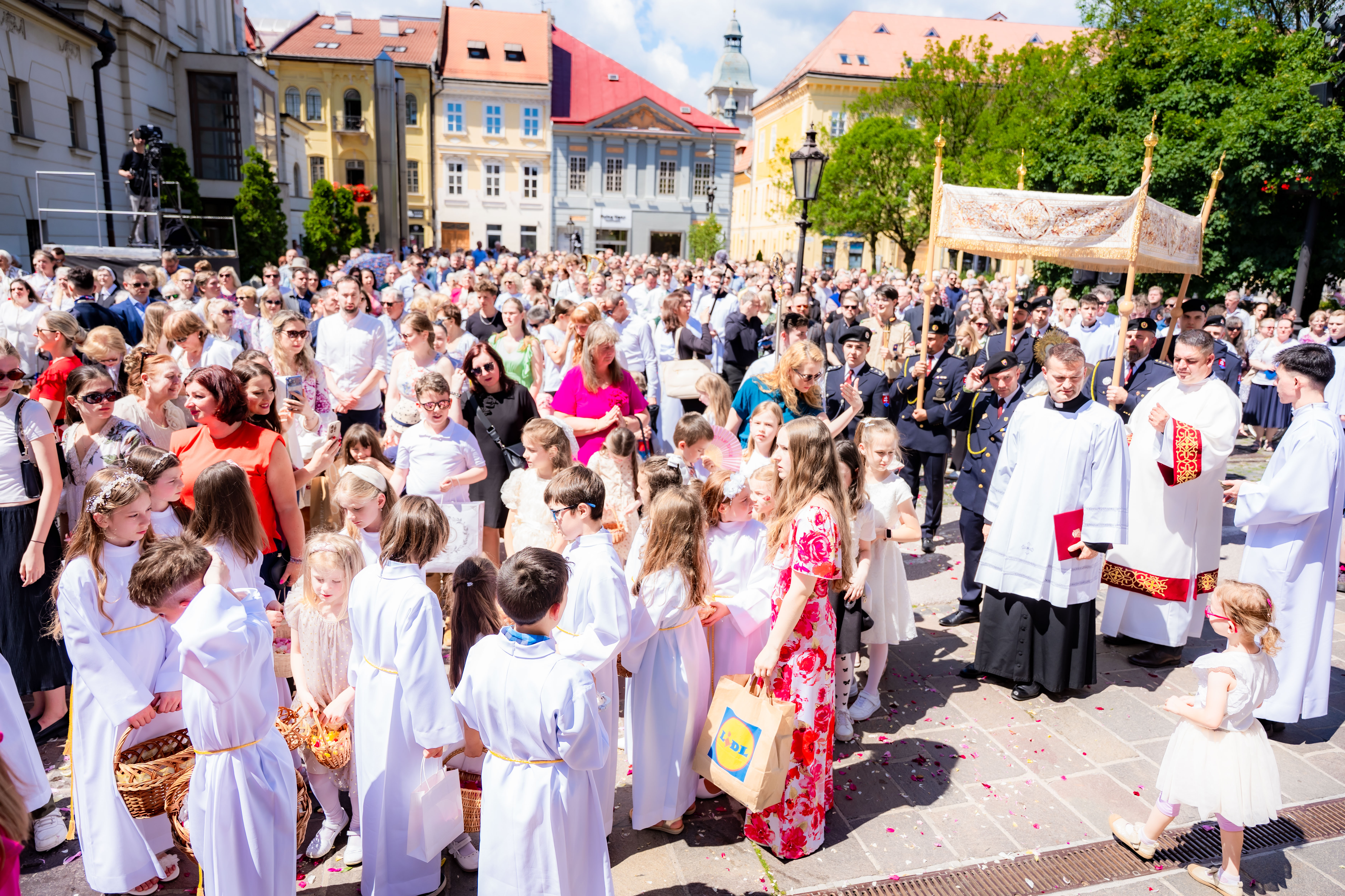 Eucharisticka procesia v Kosiciach-1-104